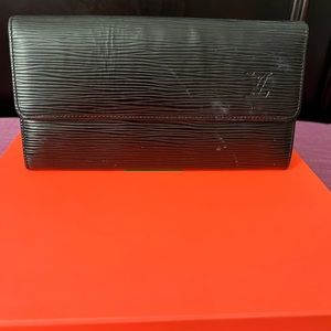 LV Black EPI Sarah Wallet